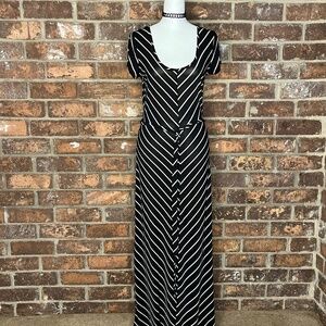 Black & White Scoop Front/Back Maxi Dress